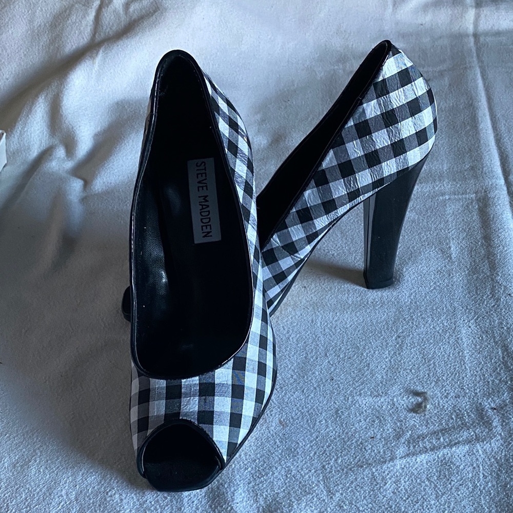 Steve Madden Black and White Plaid 4” Heels. Size 7.5 w/box